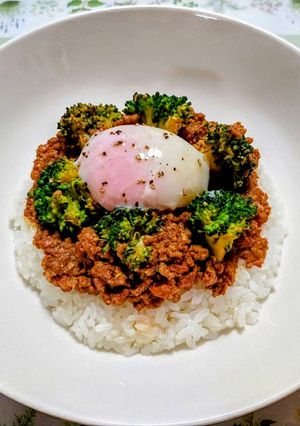 夏の夕飯!ブロッコリー豚肉ドライカレー丼-レシピのメイン写真