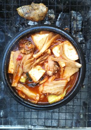 鶏もも肉と豆腐のチゲ鍋-レシピのメイン写真