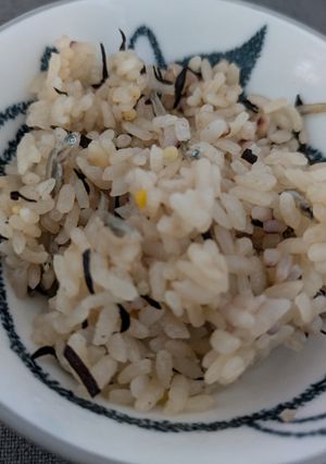 【ごはん6】いりことひじきの炊き込みご飯-レシピのメイン写真