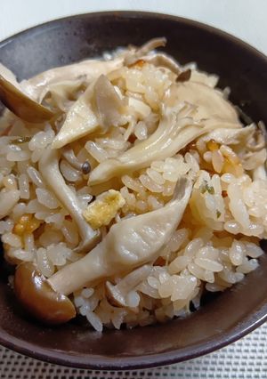 🍄‍🟫きのこと油揚げの塩昆布炊き込みご飯-レシピのメイン写真