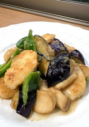 【簡単夕食】柔らか鶏胸肉と茄子ピーマンの味噌炒め-レシピのメイン写真