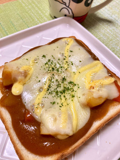 カレーの残りで♪チーズカレートースト-レシピのメイン写真
