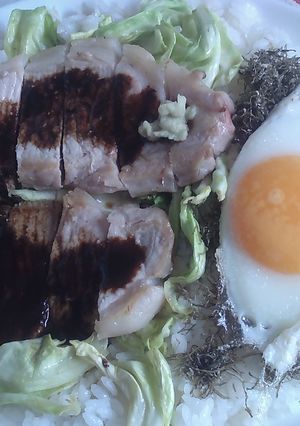 備蓄米でカフェ丼V95ローステキ春キャベ-レシピのメイン写真