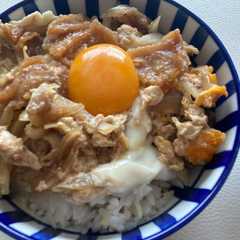 รูปของ ［歯列矯正中］揚げ煎餅のたまご丼