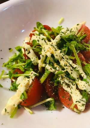 プチトマトと豆苗の時短マヨかけサラダ-レシピのメイン写真