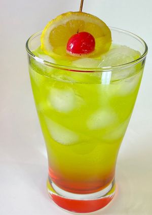 簡単カクテル ミッドナイトサン-レシピのメイン写真
