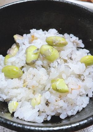 簡単ホクホク生の黒豆！旬の黒枝豆の炊き込みご飯★-レシピのメイン写真
