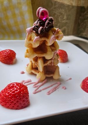 春めくワッフルチョコタワー！苺添え！-レシピのメイン写真