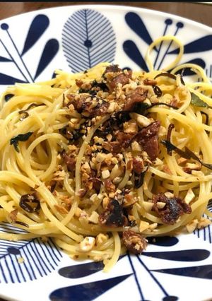 焦がし梅とナッツ、食感が魅力のパスタ-レシピのメイン写真