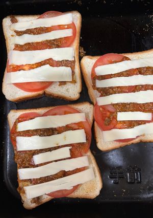 ピザトースト　トマトとミートソースで-レシピのメイン写真