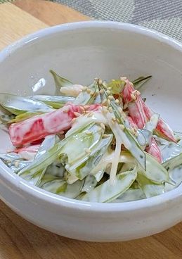 生わかめの茎とカニカマのマヨネーズさらだ-レシピのメイン写真