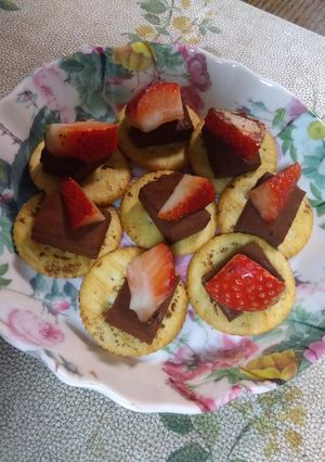 リッツに生チョコと苺on-レシピのメイン写真