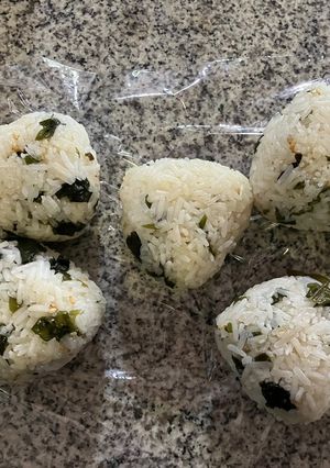 ワカメおにぎり-レシピのメイン写真