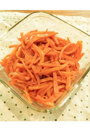 副菜や作り置きに!塩だけで甘い人参炒め-レシピのメイン写真