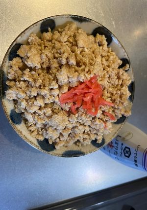 罪な味?プリズン鶏そぼろ丼-レシピのメイン写真