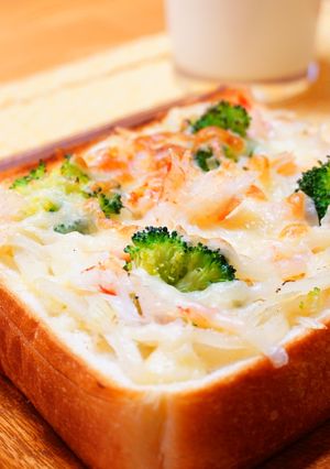 ズワイ蟹と玉ねぎのチーズトースト-レシピのメイン写真