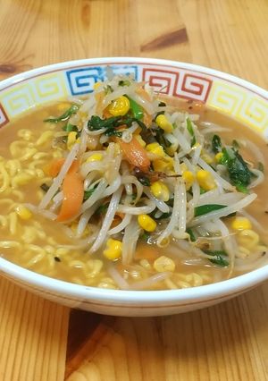みそラーメンに余り野菜を炒めてブチこみ♨-レシピのメイン写真