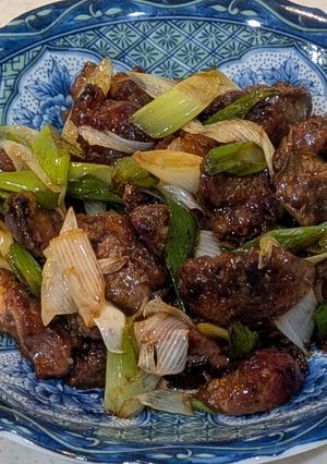 【飯すすむ】鶏のネギレバ炒め-レシピのメイン写真