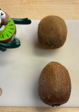 裏技！？毛羽立キウイ🥝でまな板を汚さない-レシピのメイン写真