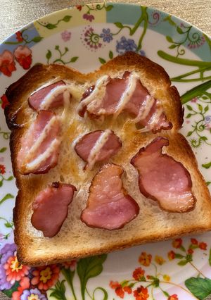 ☆燻製ベーコンのせて焼くだけトースト☆-レシピのメイン写真