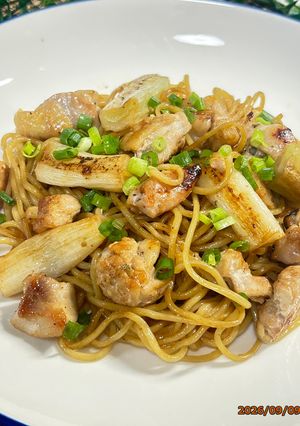 簡単!香ばし鶏肉と長ネギの焦がし醤油焼きそば-レシピのメイン写真
