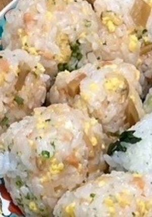 鮭・メンマ・炒り卵・青のりの混ぜおにぎり-レシピのメイン写真