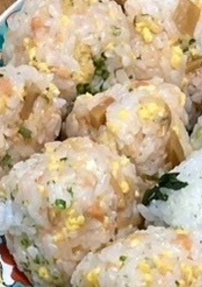 鮭・メンマ・炒り卵・青のりの混ぜおにぎり-レシピのメイン写真