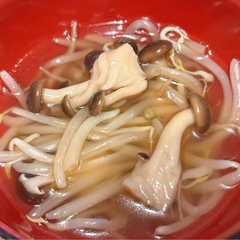 รูปของ ぶなしめじともやしの酸いスープ
