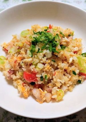 簡単昼食・夕飯！余ったかにとエビの炒飯-レシピのメイン写真