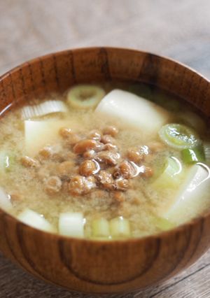 大豆たっぷり！豆腐・納豆・長ねぎの味噌汁-レシピのメイン写真