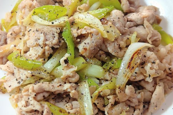 粗挽き黒胡椒で★豚肉と白ねぎの照り焼きペッパー！