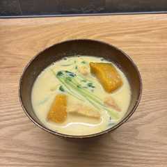 A picture of かぼちゃと厚揚げの豆乳みそ汁.