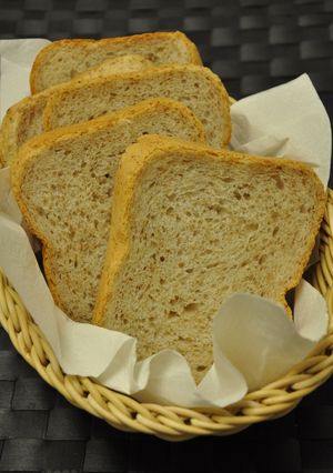 全粒粉とライ麦の食パン(ホシノ&HB)-レシピのメイン写真