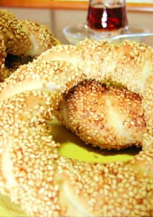 トルコのごまいっぱいリングパン　シミット-レシピのメイン写真