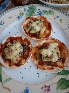 ☆餃子の皮で簡単ミニピザ☆ソースも自家製-レシピのメイン写真