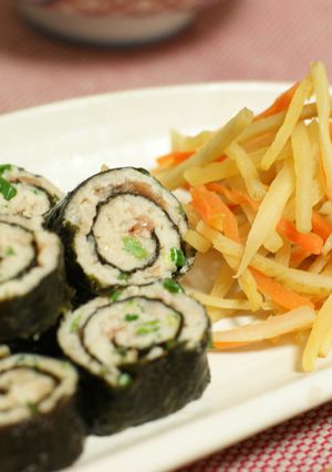 レンジで調理　とりひき肉＋梅の海苔巻き-レシピのメイン写真