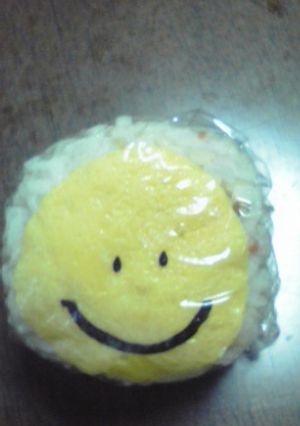 簡単すぎキャラ弁！ニコニコマークおにぎり-レシピのメイン写真