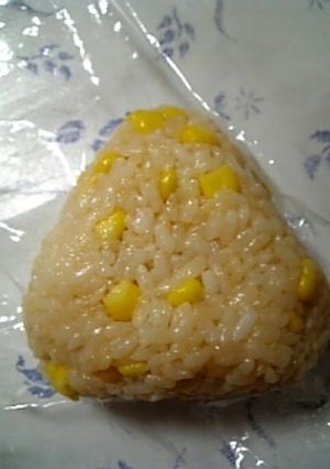 コーン入り♡味噌バタ味のおにぎり-レシピのメイン写真
