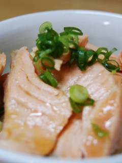 フライパンでサッと簡単♪炙りサーモン丼♪-レシピのメイン写真
