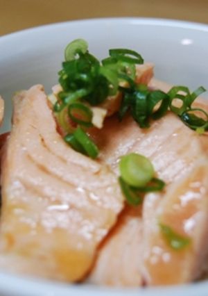 フライパンでサッと簡単♪炙りサーモン丼♪-レシピのメイン写真