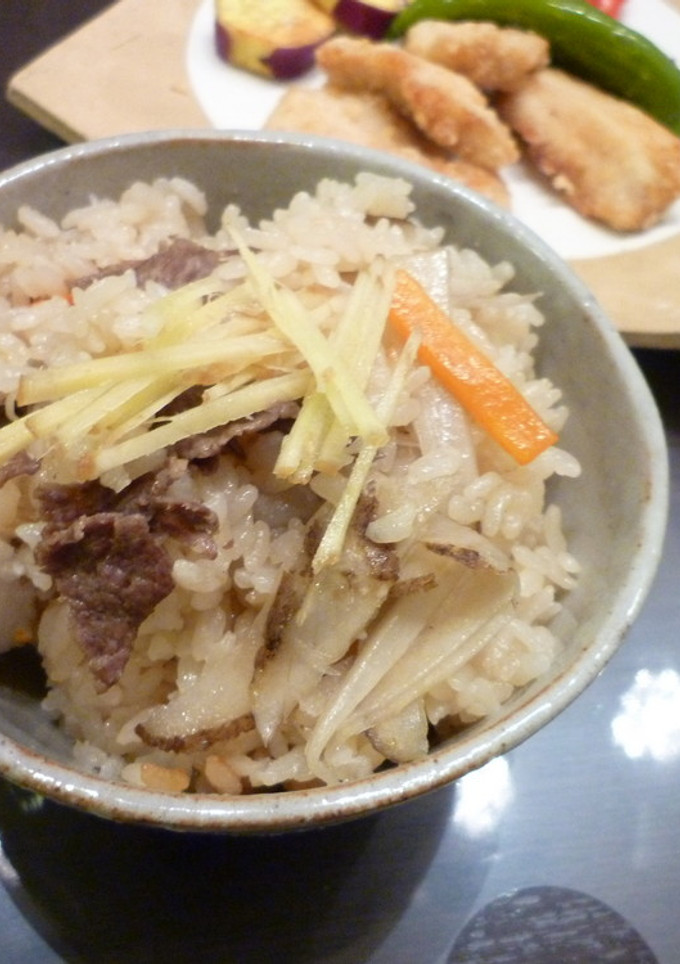 簡単☆牛肉と里いもの炊き込みご飯-レシピのメイン写真