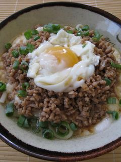 豚そぼろととろろと温玉のぶっかけうどん-レシピのメイン写真