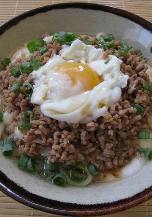 豚そぼろととろろと温玉のぶっかけうどん-レシピのメイン写真