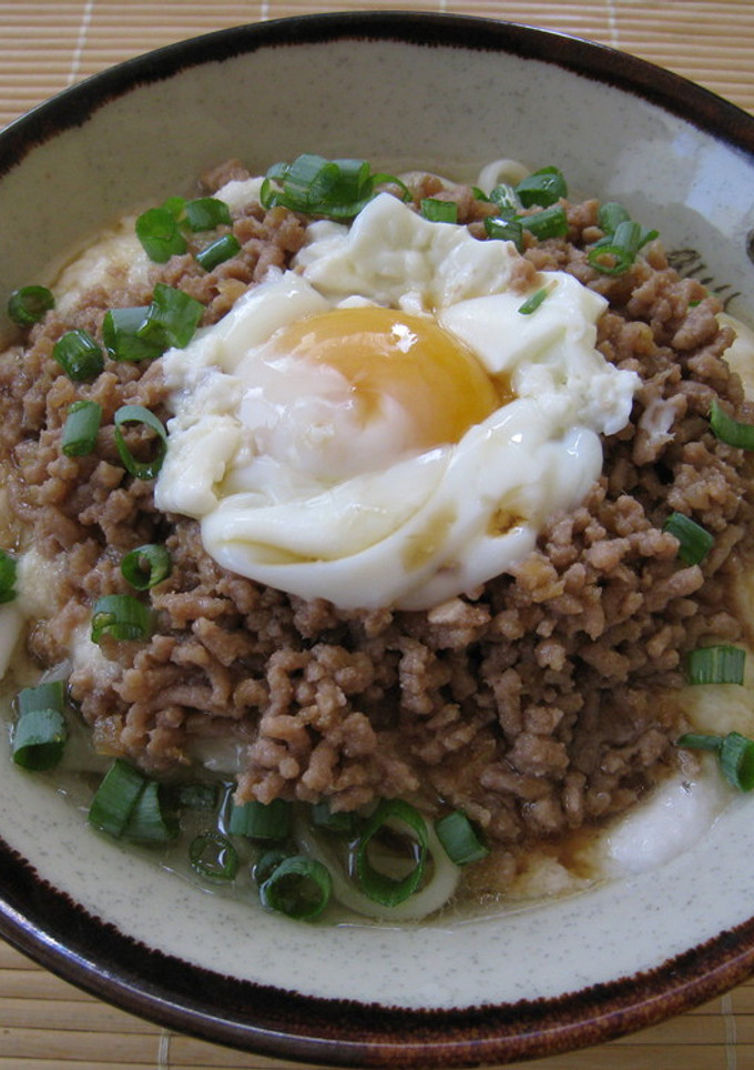豚そぼろととろろと温玉のぶっかけうどん-レシピのメイン写真