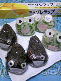 かえるとおたまじゃくしのラップおにぎり-レシピのメイン写真