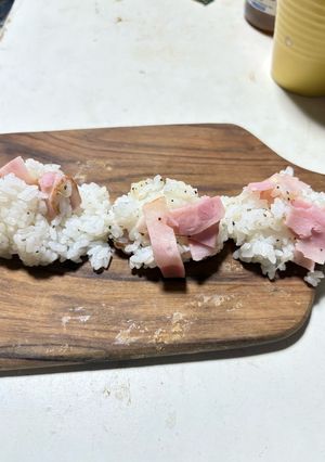 簡単!ベーコンチーズ黒胡椒おにぎり♪-レシピのメイン写真