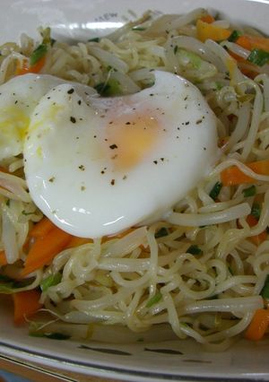 簡単お昼ご飯♪炒めてラーメン~♪-レシピのメイン写真