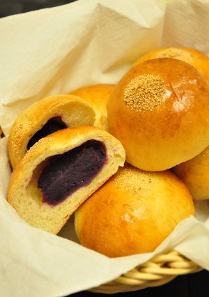 紫芋(さつまいも)のバターあんぱん-レシピのメイン写真