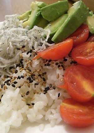 栄養満点!!アボカドトマトの彩り散らし-レシピのメイン写真