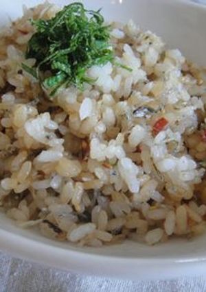 簡単！梅でさっぱり♪和風にんにく炒飯-レシピのメイン写真